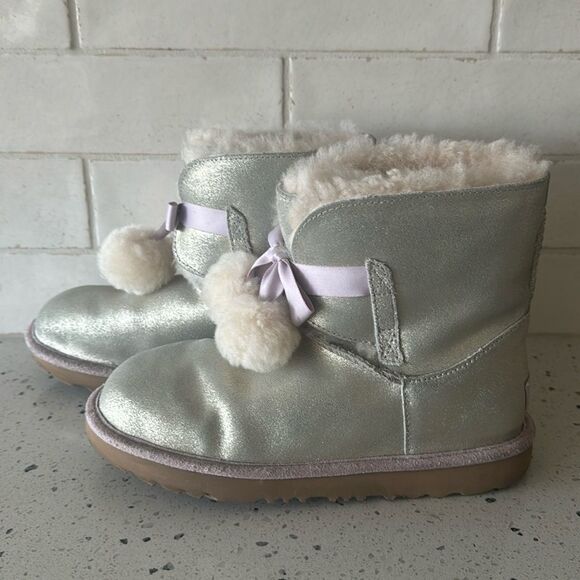 UGG Gita Pom Pom Girl's Metallic Gold Pink Leather Shearling Boots Size 6 Youth - Picture 2 of 16